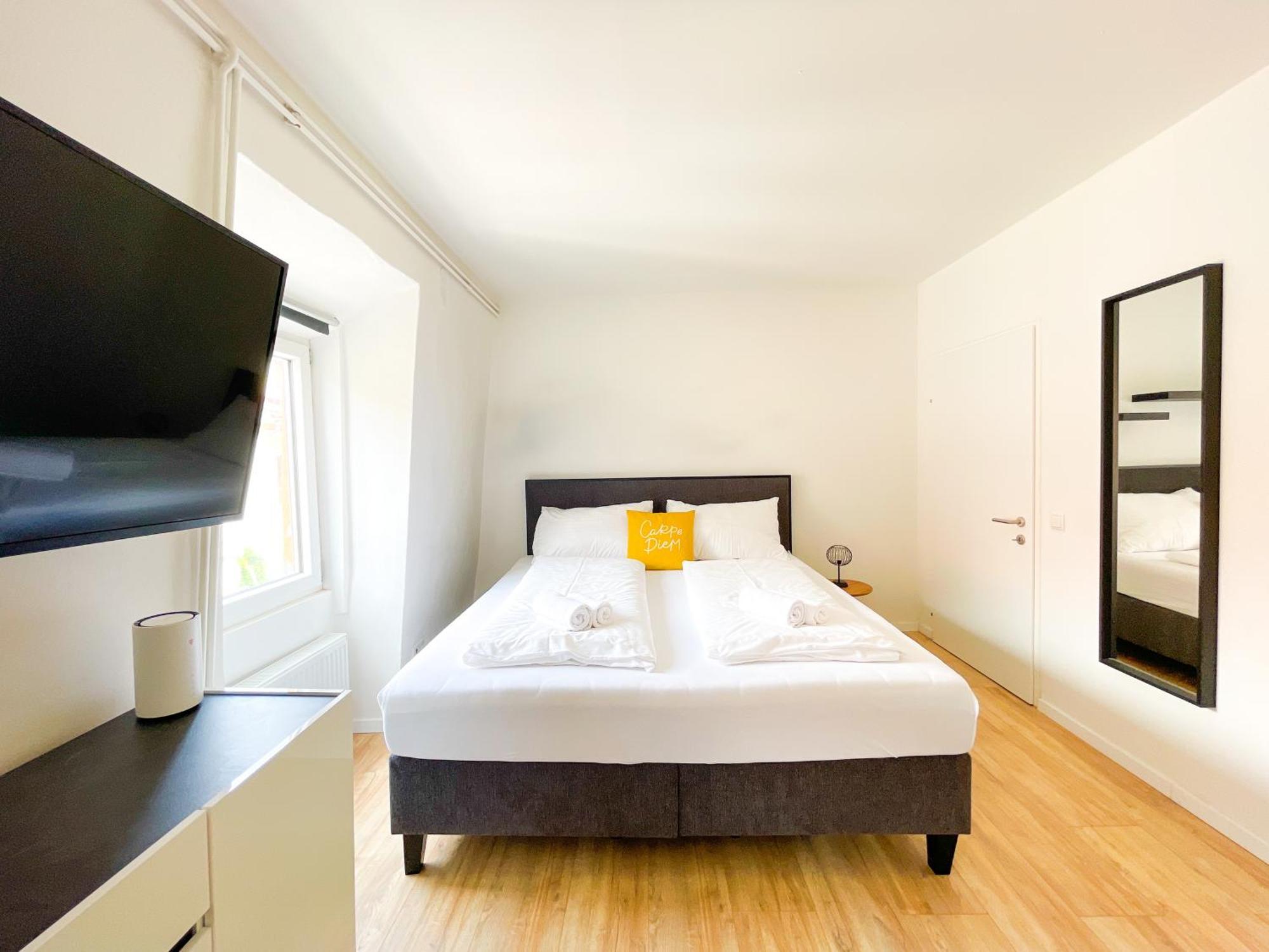 Whats-App Self-Check-In - Vibrant City Life In Graz Exterior foto
