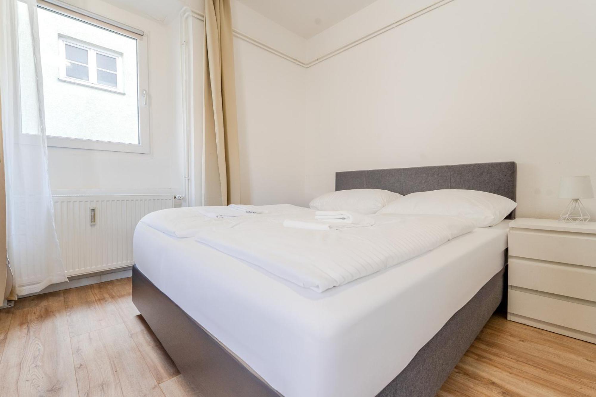 Whats-App Self-Check-In - Vibrant City Life In Graz Exterior foto